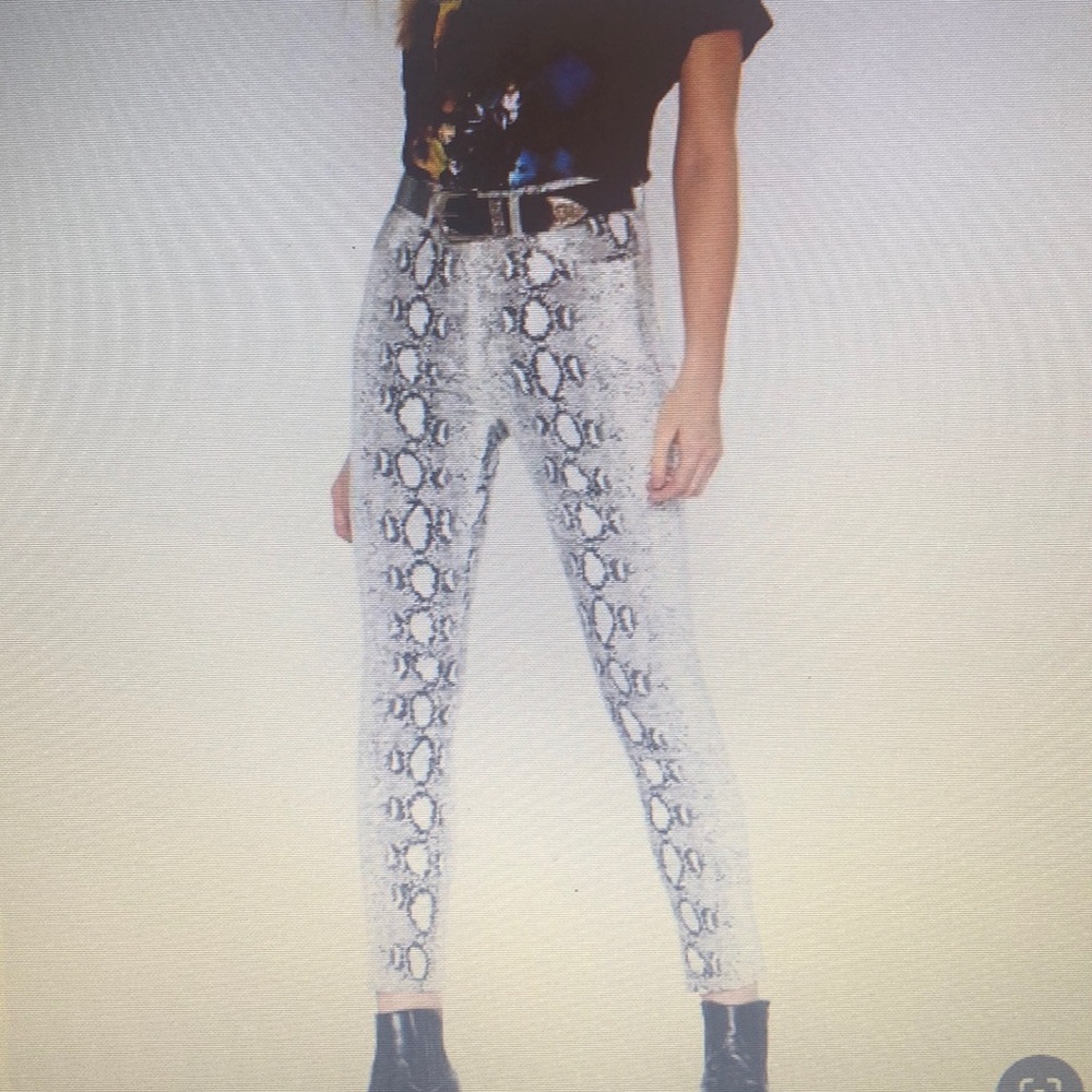 David Kahn White and Gray Snake-Print Ankle Skinny Jeans